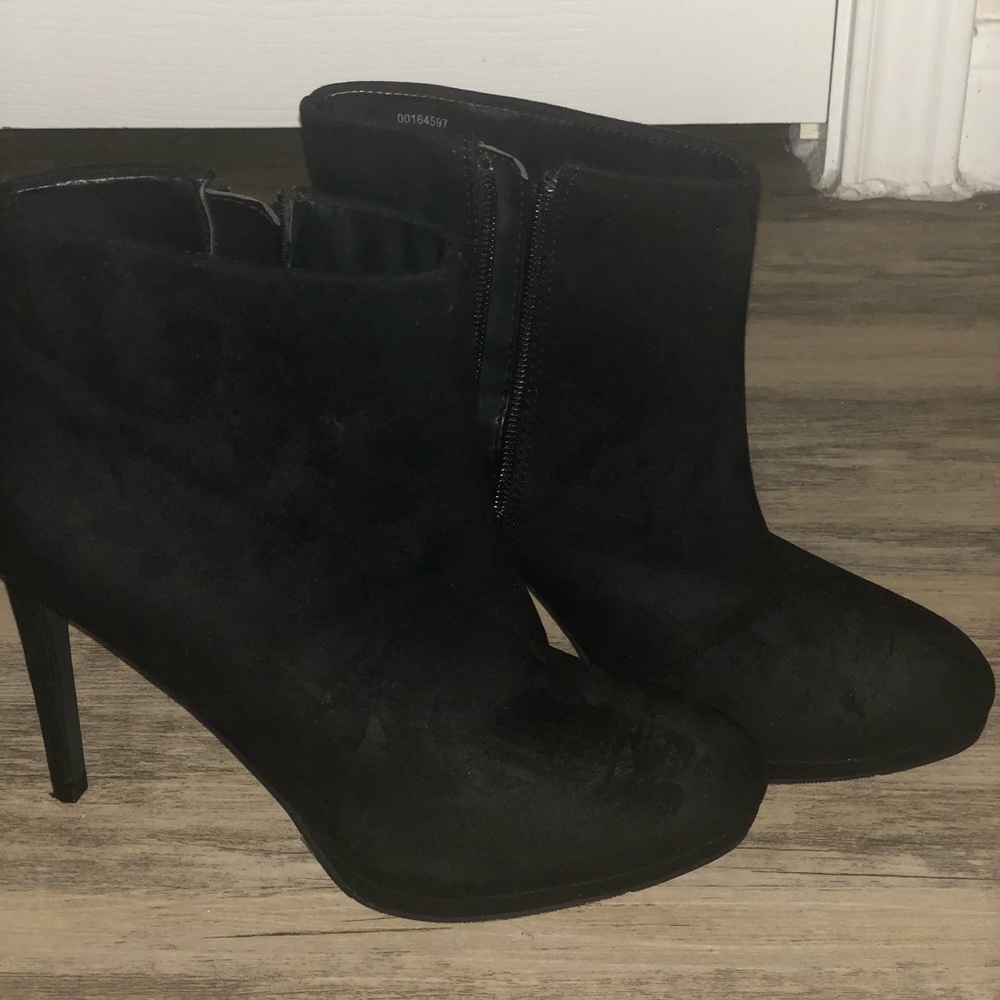 Foreve 21 Black booties